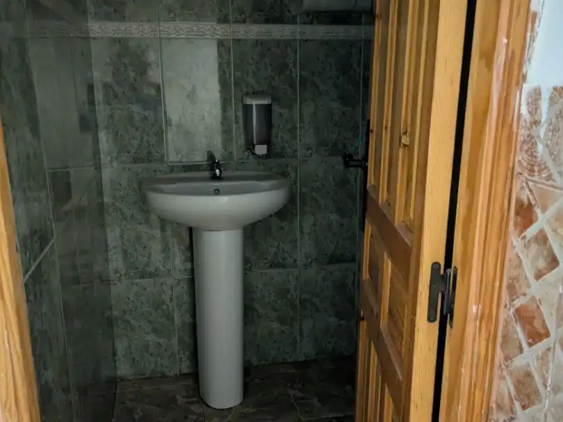 Baño de Local de alquiler en Moratalla con Aire acondicionado y Calefacción