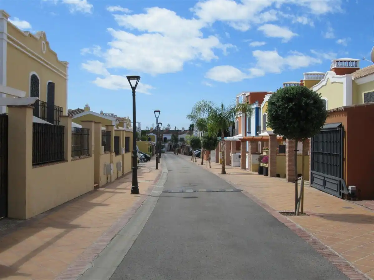 Detached homes for rent in Guadalmina Alta