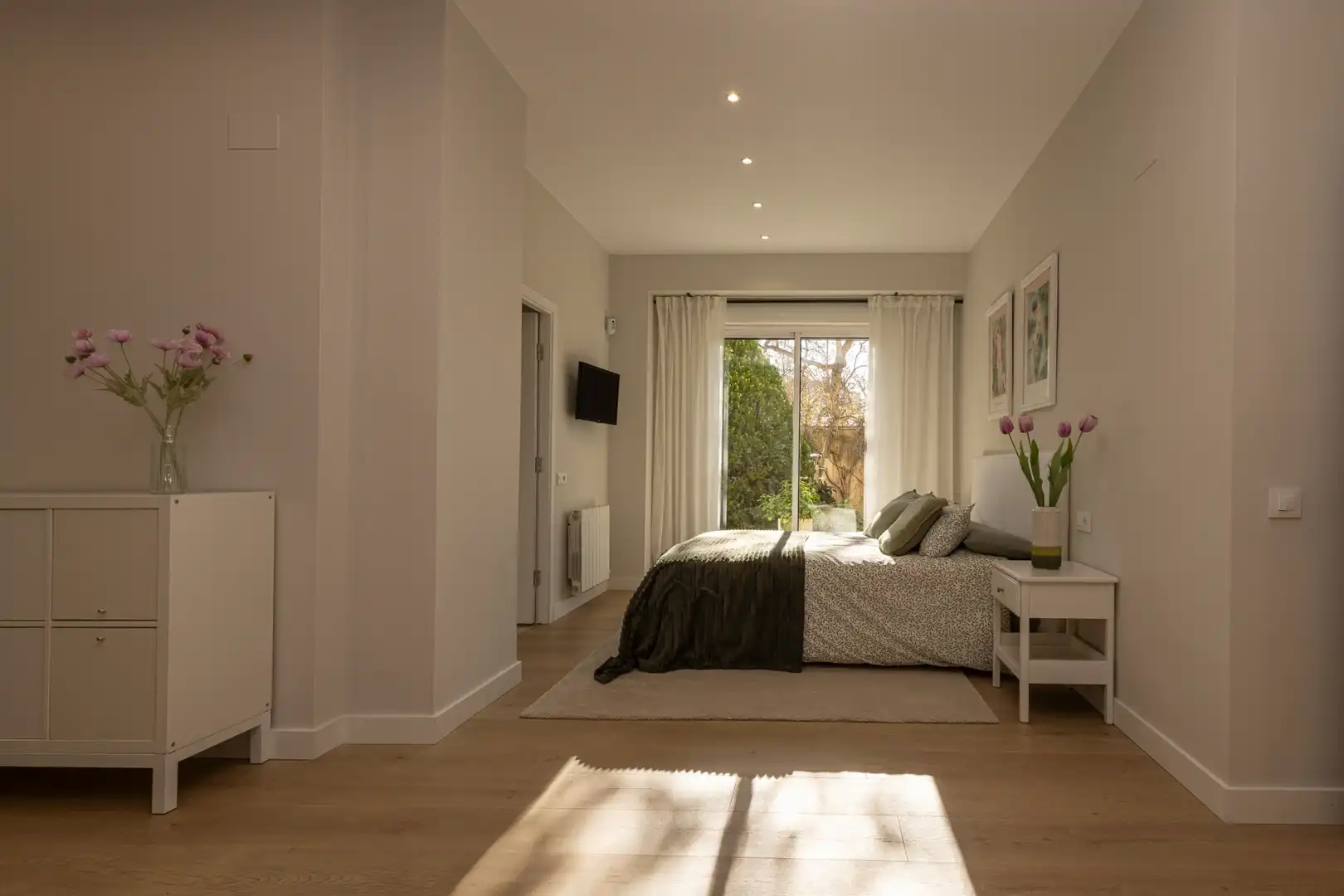 Schlafzimmer von Wohnung zum Verkauf in Badalona mit Klimaanlage, Heizung und Privatgarten