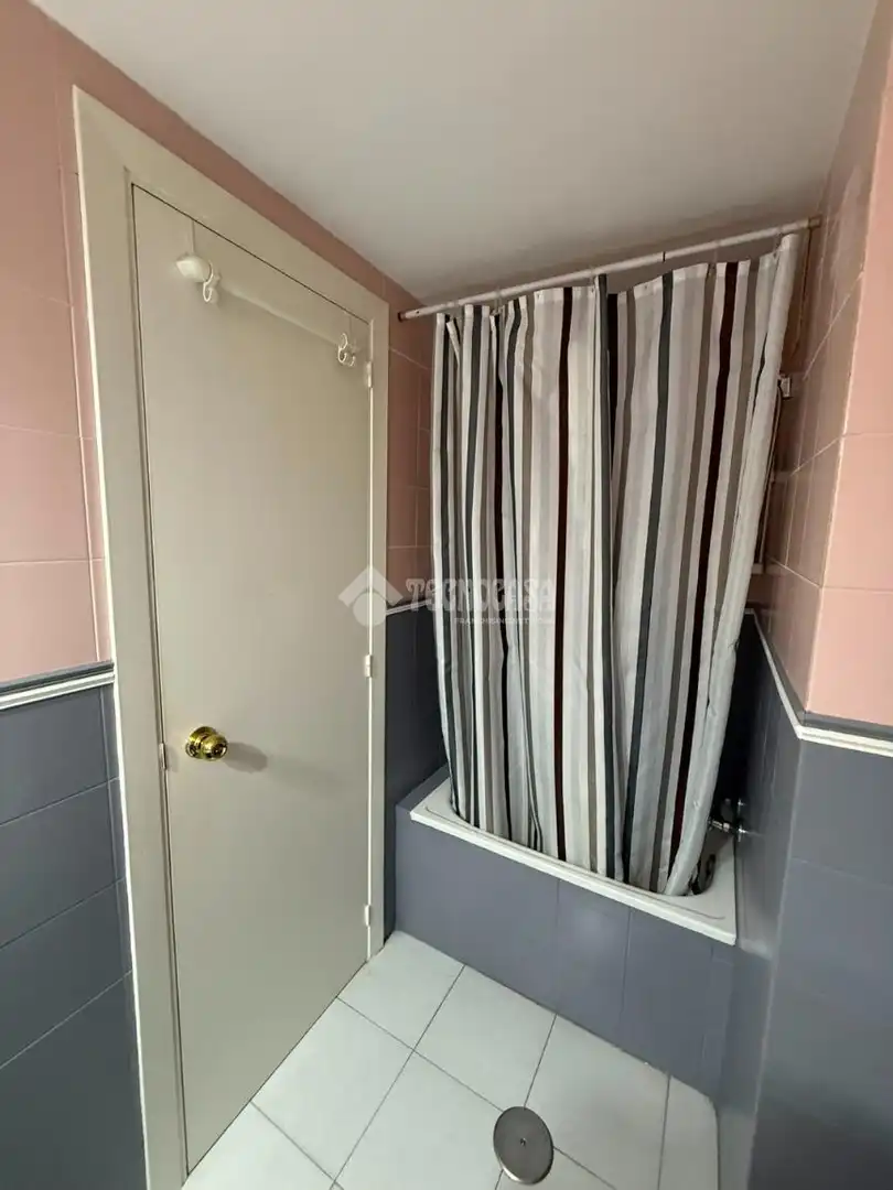 Baño de Piso en venta en Sevilla con Trastero y Balcón