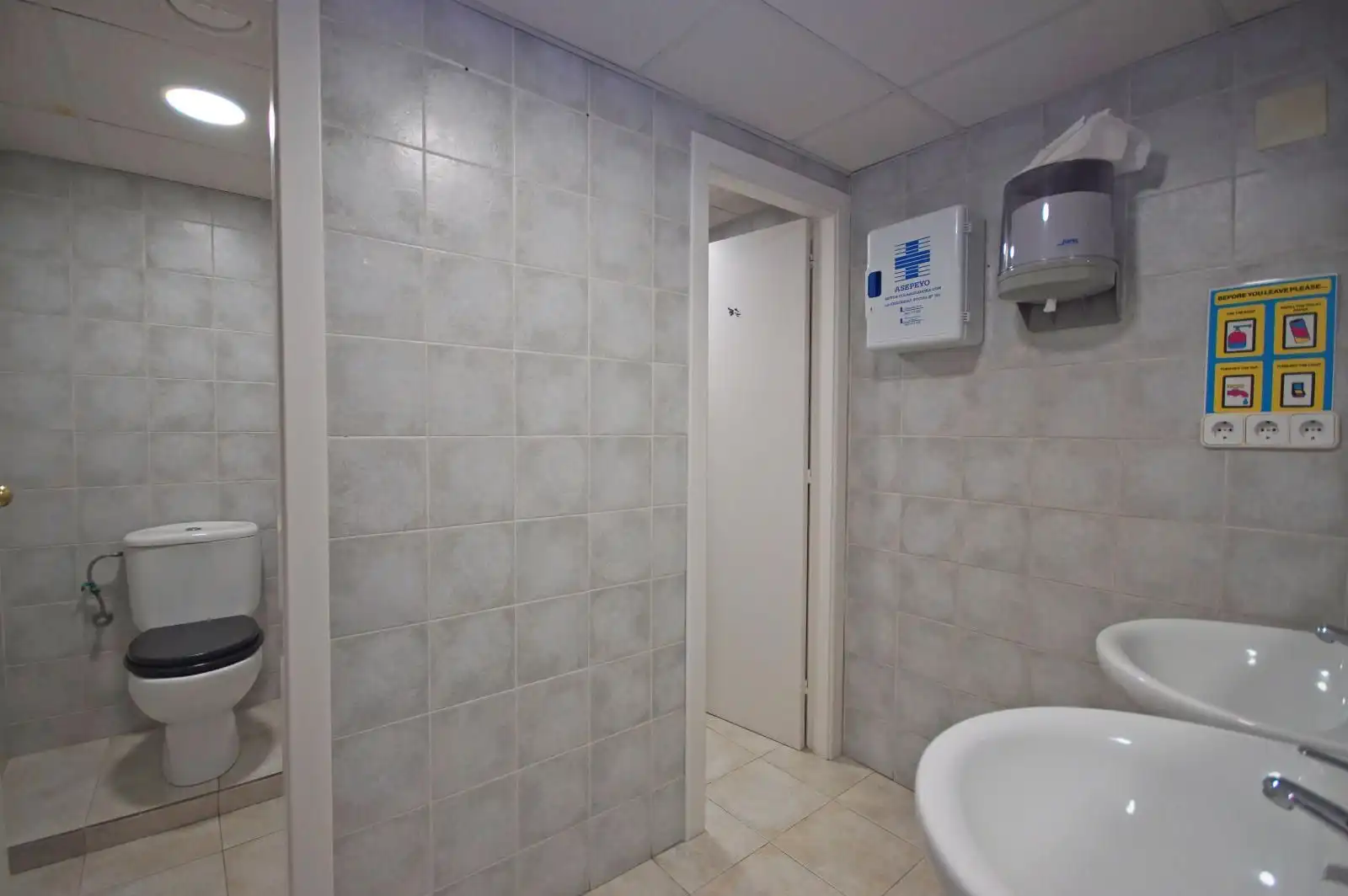 Business premises for sale in Calle Pallars 73, imagen 32