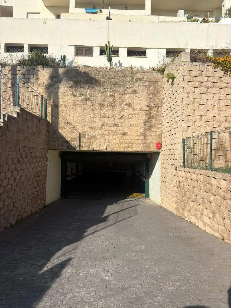 Aparcament amb ascensor en venda a Avenida de San Rafael 6