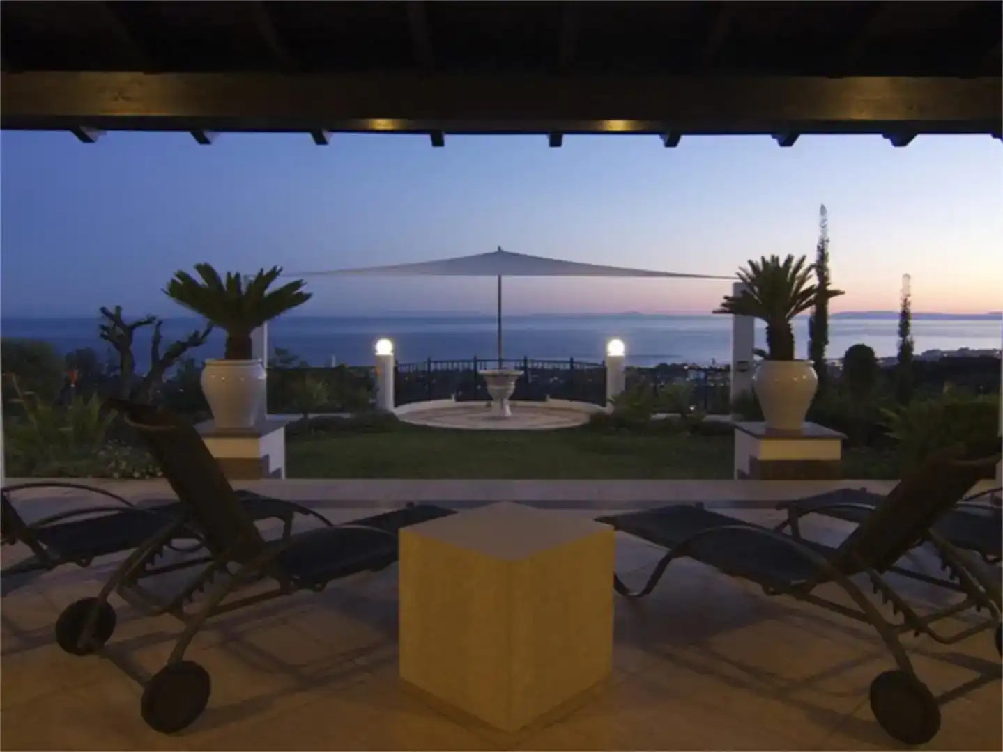 Terrassa de Casa o xalet en venda en Marbella amb Aire condicionat, Piscina i Balcó
