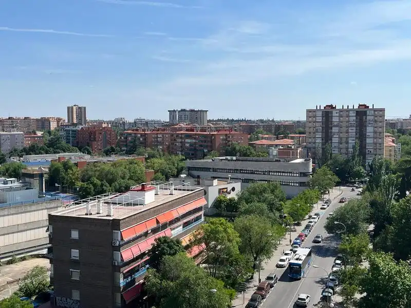Vista exterior de Pis en venda en Madrid amb Calefacció i Terrassa