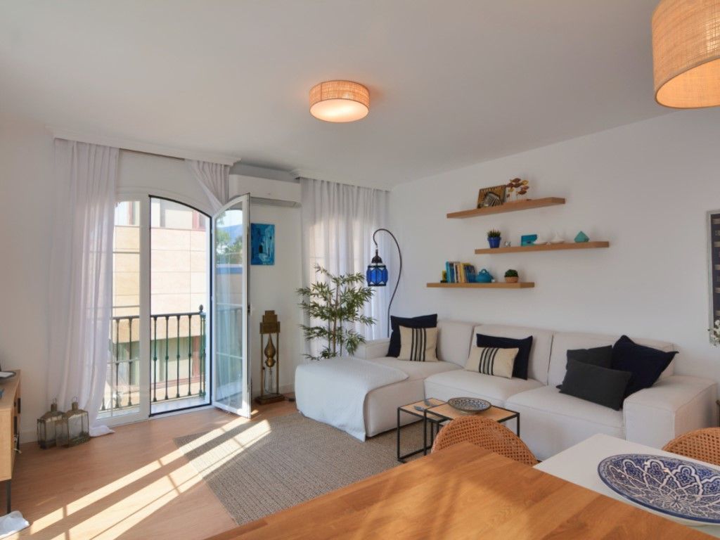 Sala d'estar de Pis en venda en Fuengirola amb Aire condicionat, Terrassa i Moblat