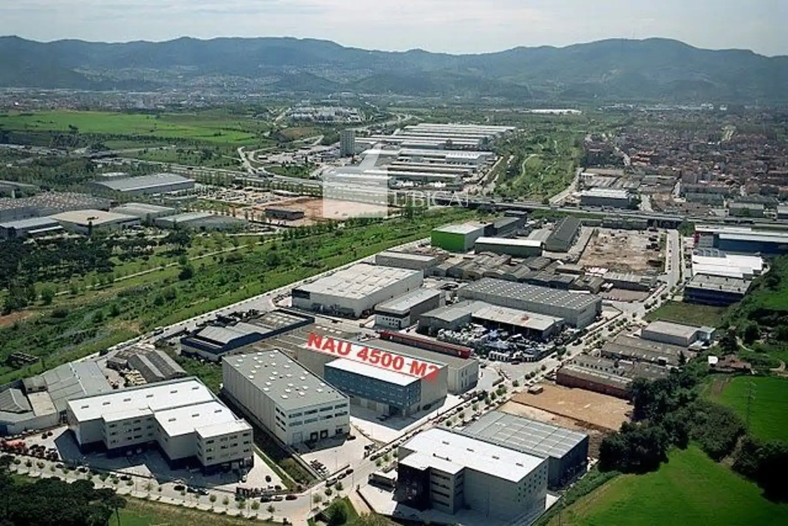 Vista exterior de Nau industrial de lloguer en Santa Perpètua de Mogoda, Barcelona