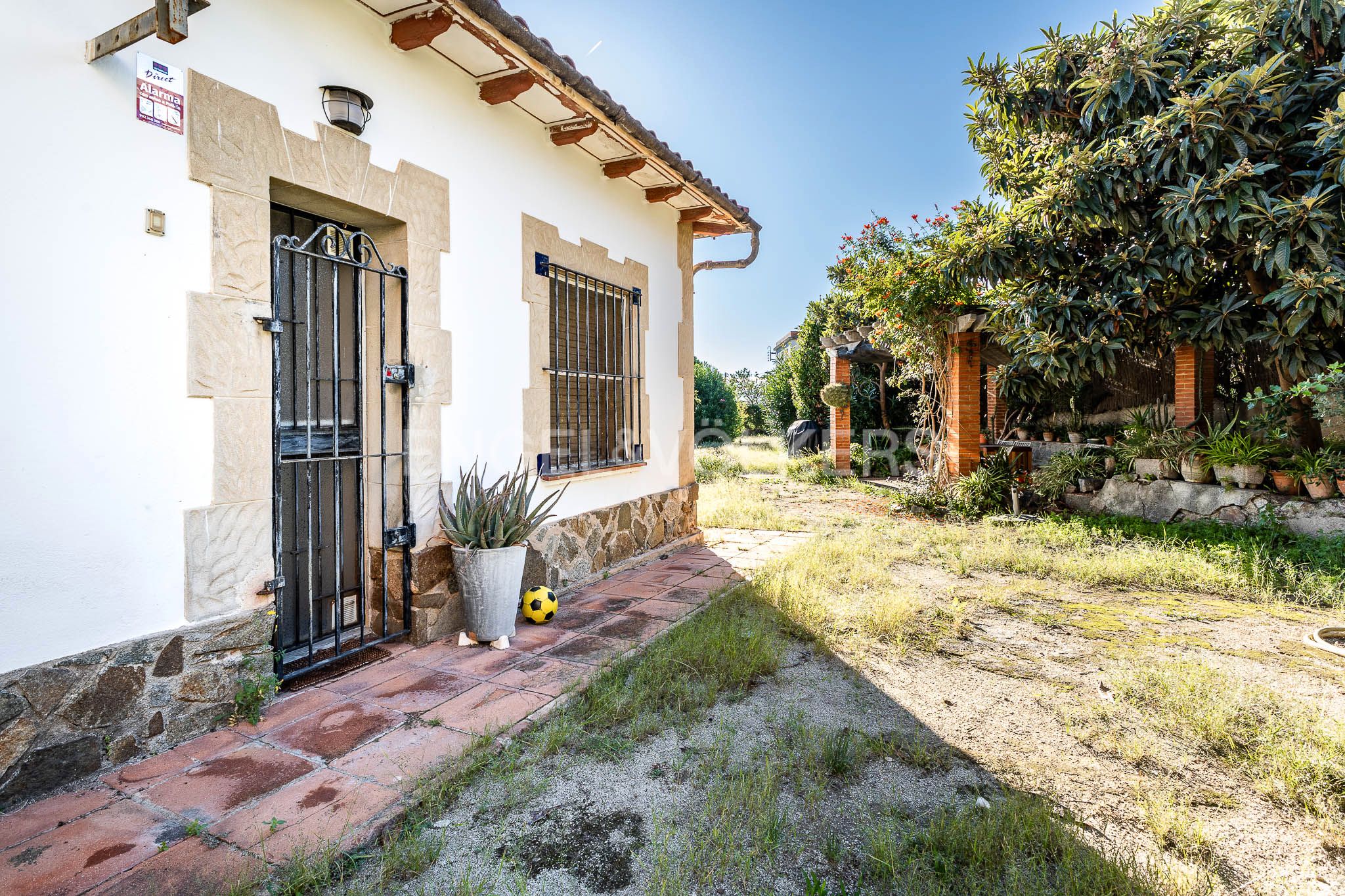 Vista exterior de Casa o chalet en venta en Alella con Calefacción, Jardín privado y Terraza