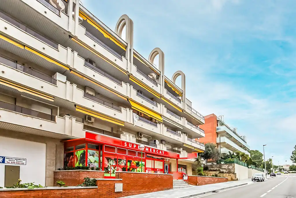 Vista exterior de Local en venda en Salou