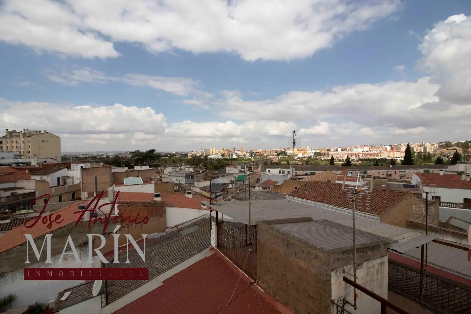 Vista exterior de Casa o xalet en venda en Badajoz amb Calefacció i Terrassa