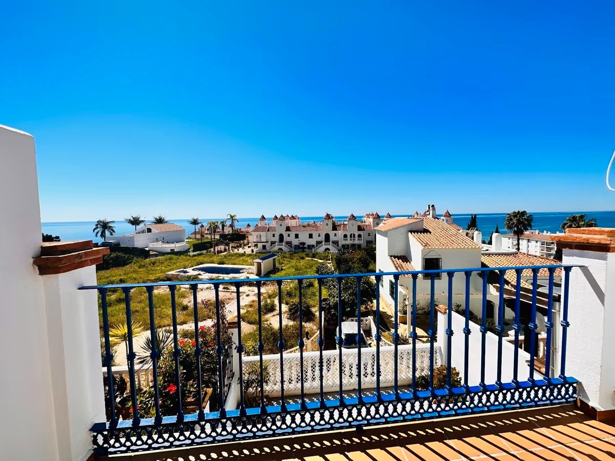 Vista exterior de Casa adosada en venda en Vélez-Málaga amb Aire condicionat, Calefacció i Terrassa