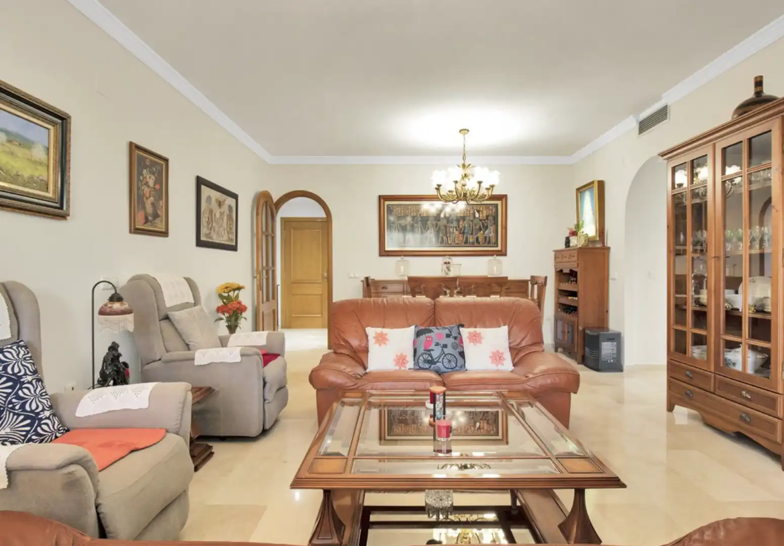 Sala d'estar de Planta baixa en venda en Marbella amb Aire condicionat, Calefacció i Terrassa