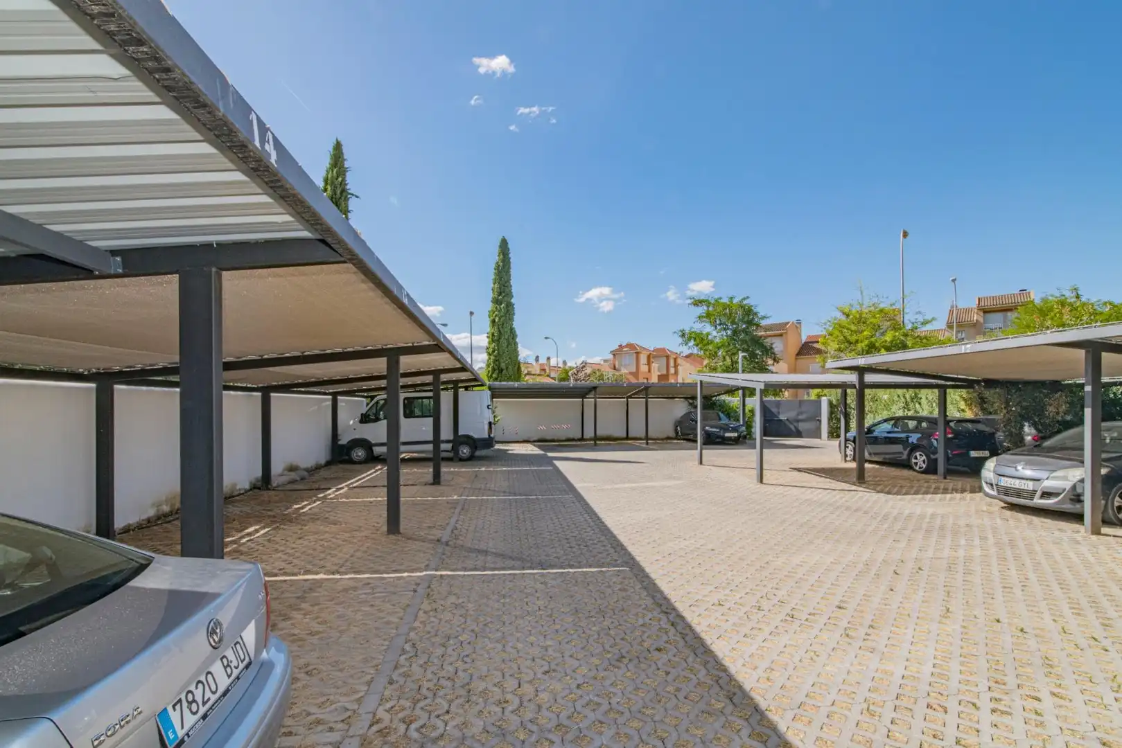 Parkplatz von Wohnungen zur Miete in Granada mit Klimaanlage, Heizung und Terrasse