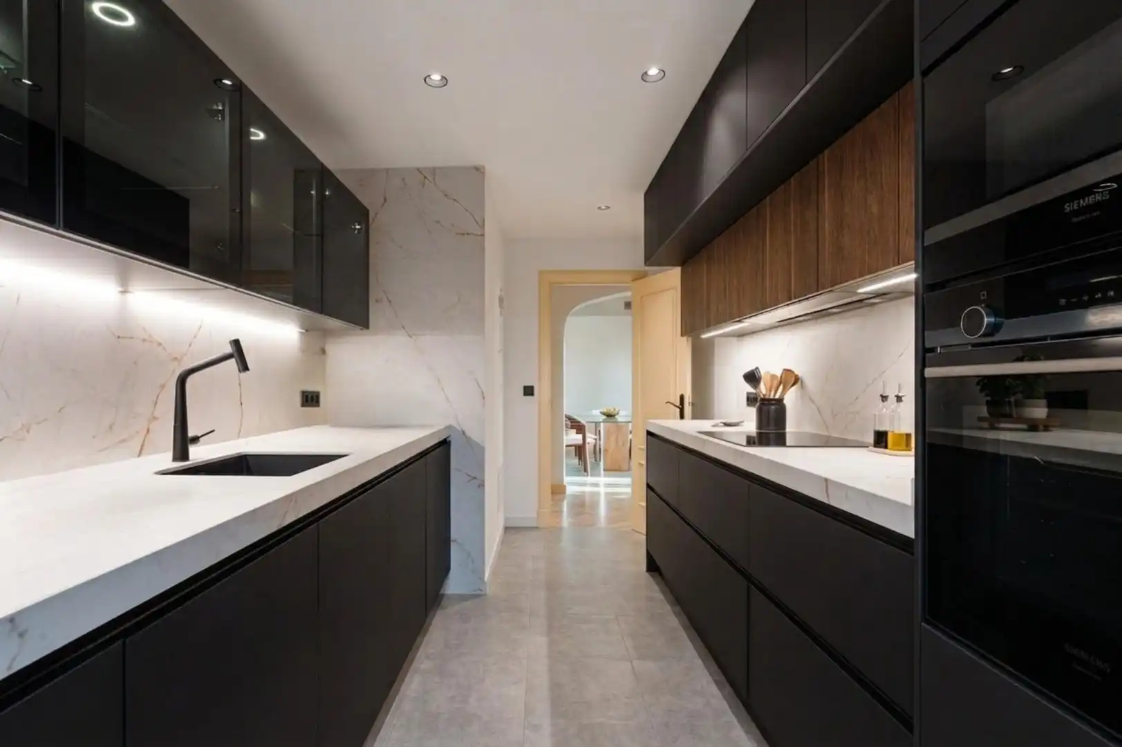 Cocina de Apartamento de alquiler en Marbella con Aire acondicionado, Jardín privado y Terraza