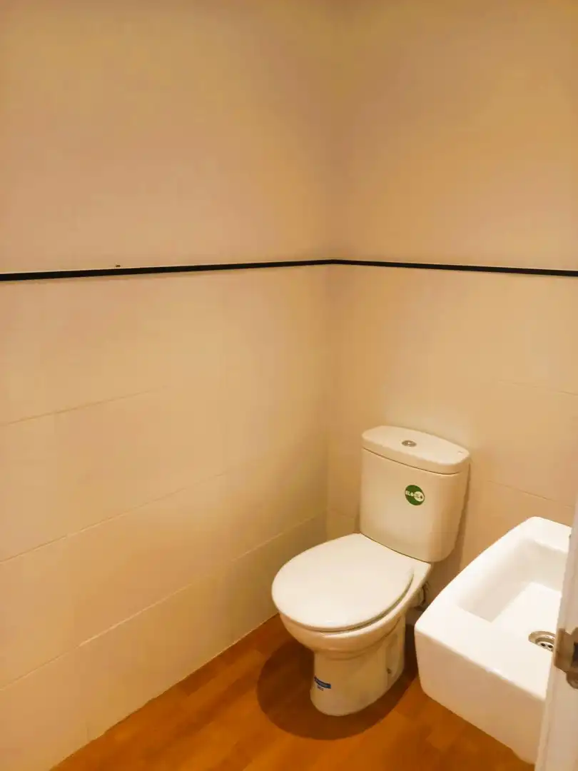 Badezimmer von Geschaftsraum zur Miete in Valencia mit Klimaanlage