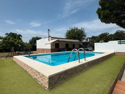 Swimming pool of House or chalet for sale in Carmona  with Swimming Pool