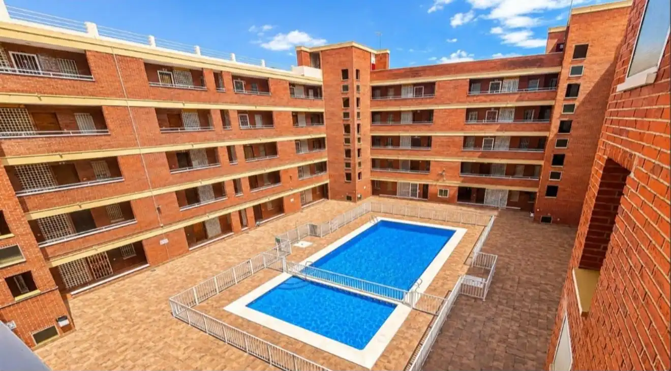 Apartament amb terrassa en venda a Calle Almoradí 14