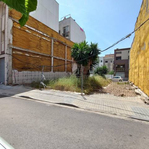 Terreno residencial en Venta en Carrer de Velázquez, 28 en Les Roquetes