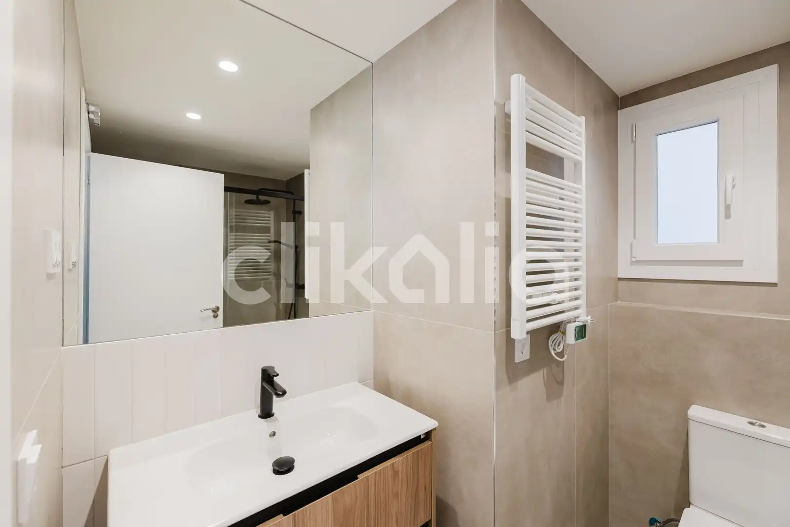 Bathroom of Flat for sale in Málaga  with Air Conditioner, Terrace and Balcony