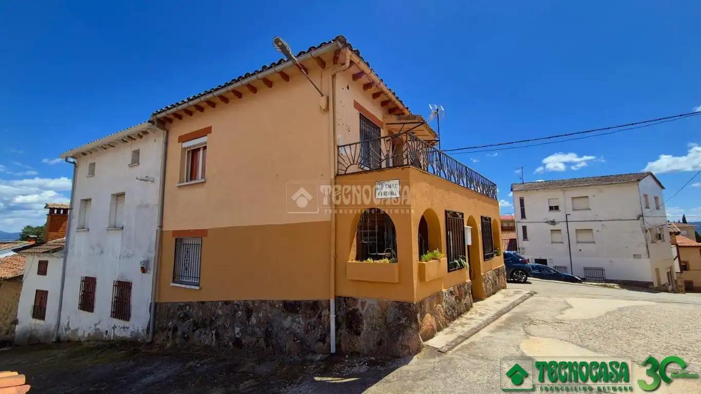 Vista exterior de Casa adosada en venda en Lanzahíta amb Aire condicionat i Calefacció
