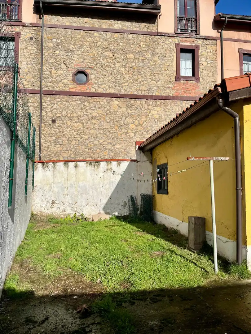 Vista exterior de Casa o xalet en venda en Castrillón amb Calefacció, Jardí privat i Terrassa