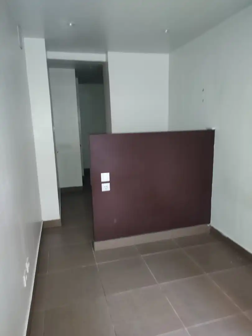 Ground floor for sale in Barcelona  with Air Conditioner and Alarm