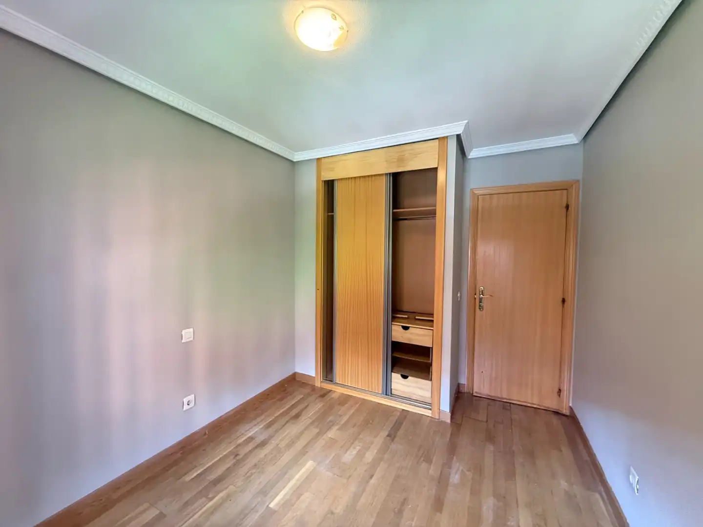 Bedroom of Flat for sale in Madrid  with Air Conditioner, Heating and Storage room
