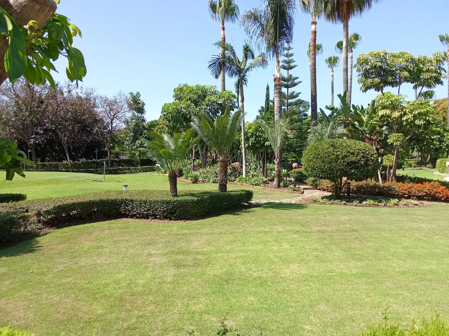 Jardín de Piso en venta en Marbella con Aire acondicionado, Terraza y Amueblado