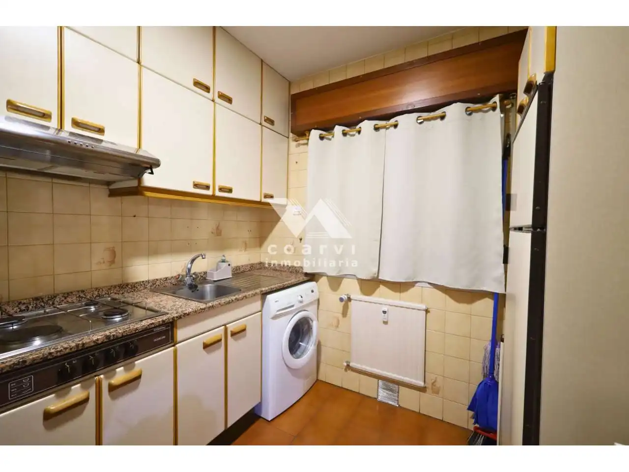 Küche von Wohnung zur Miete in Ourense Capital  mit Heizung, Abstellraum und Möbliert