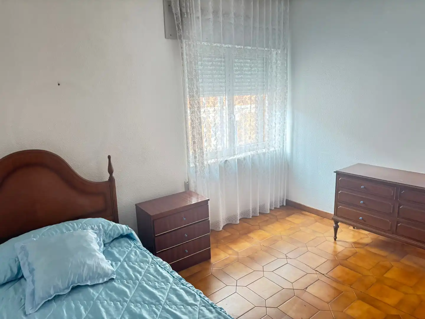 Habitación de Casa o chalet en venta en Valverde de la Virgen con Calefacción y Terraza