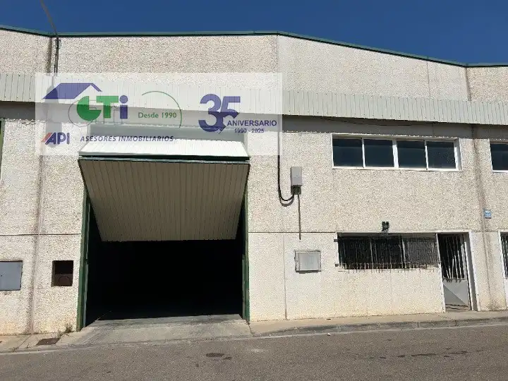 Nave industrielle à louer à CAMINO RALENCO Nº 8