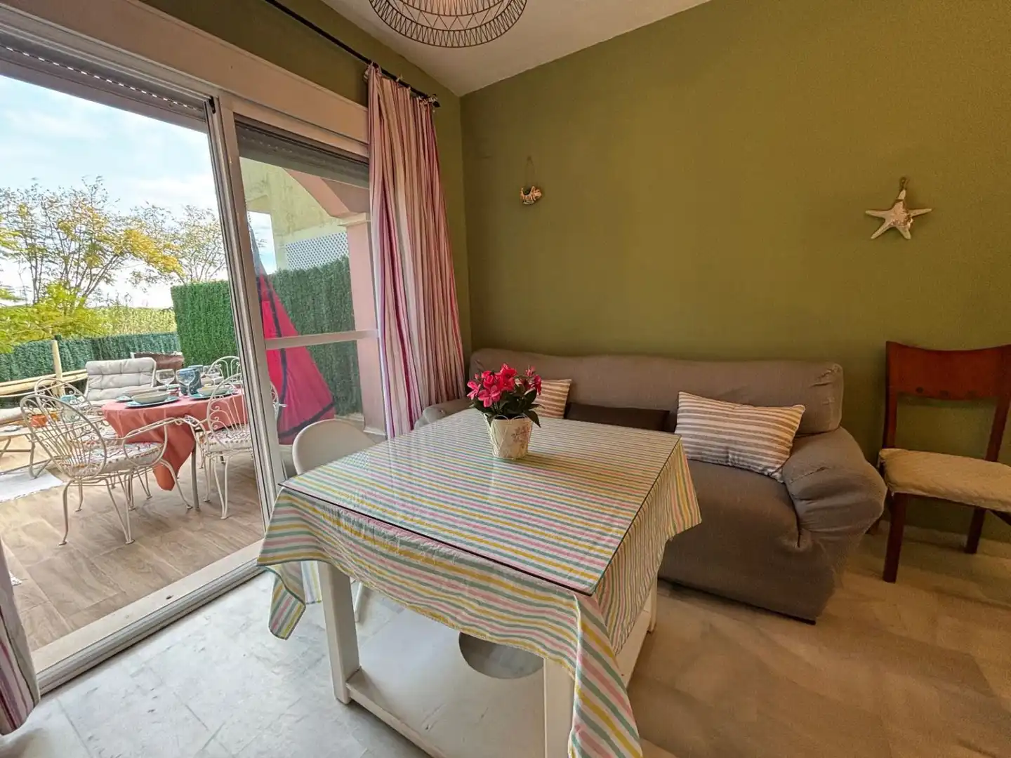 Jardín de Casa adosada en venta en Islantilla con Terraza, Trastero y Piscina comunitaria
