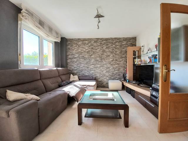 Casa adosada en Venta en Cayuela