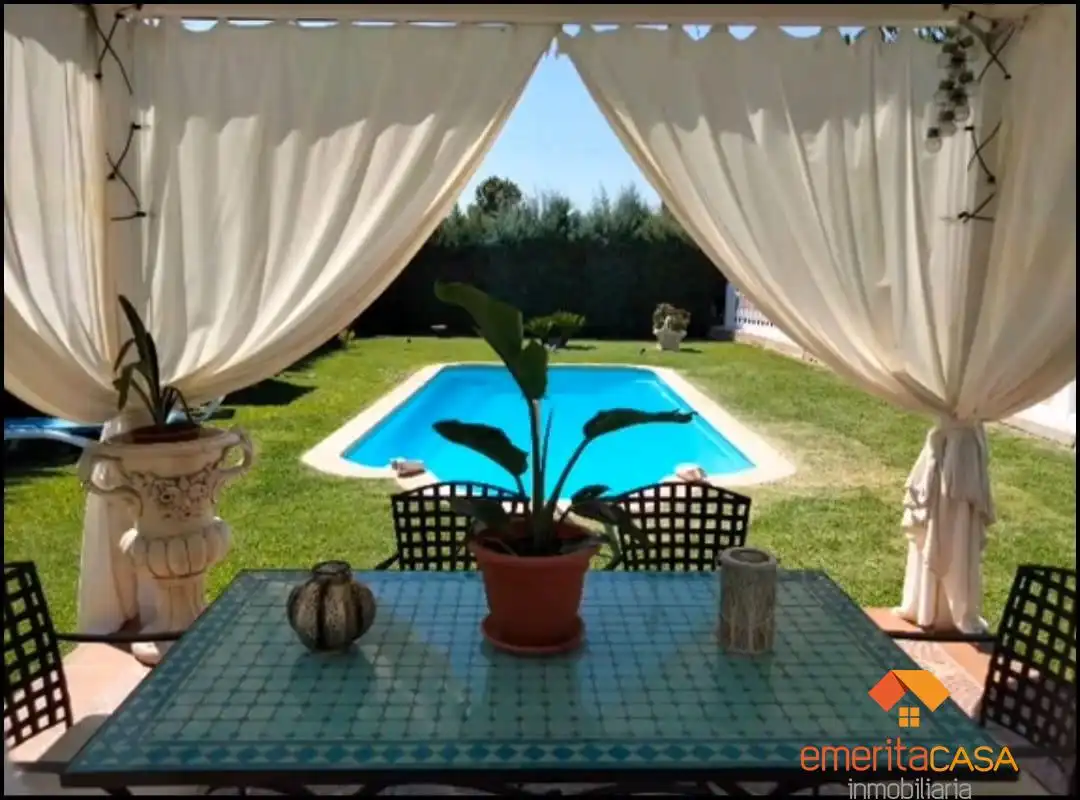 Jardí de Finca rústica en venda en Arroyo de San Serván amb Piscina