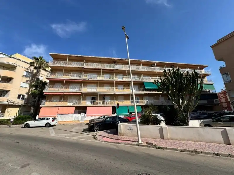 Vista exterior de Pis en venda en Torrevieja amb Terrassa, Traster i Moblat