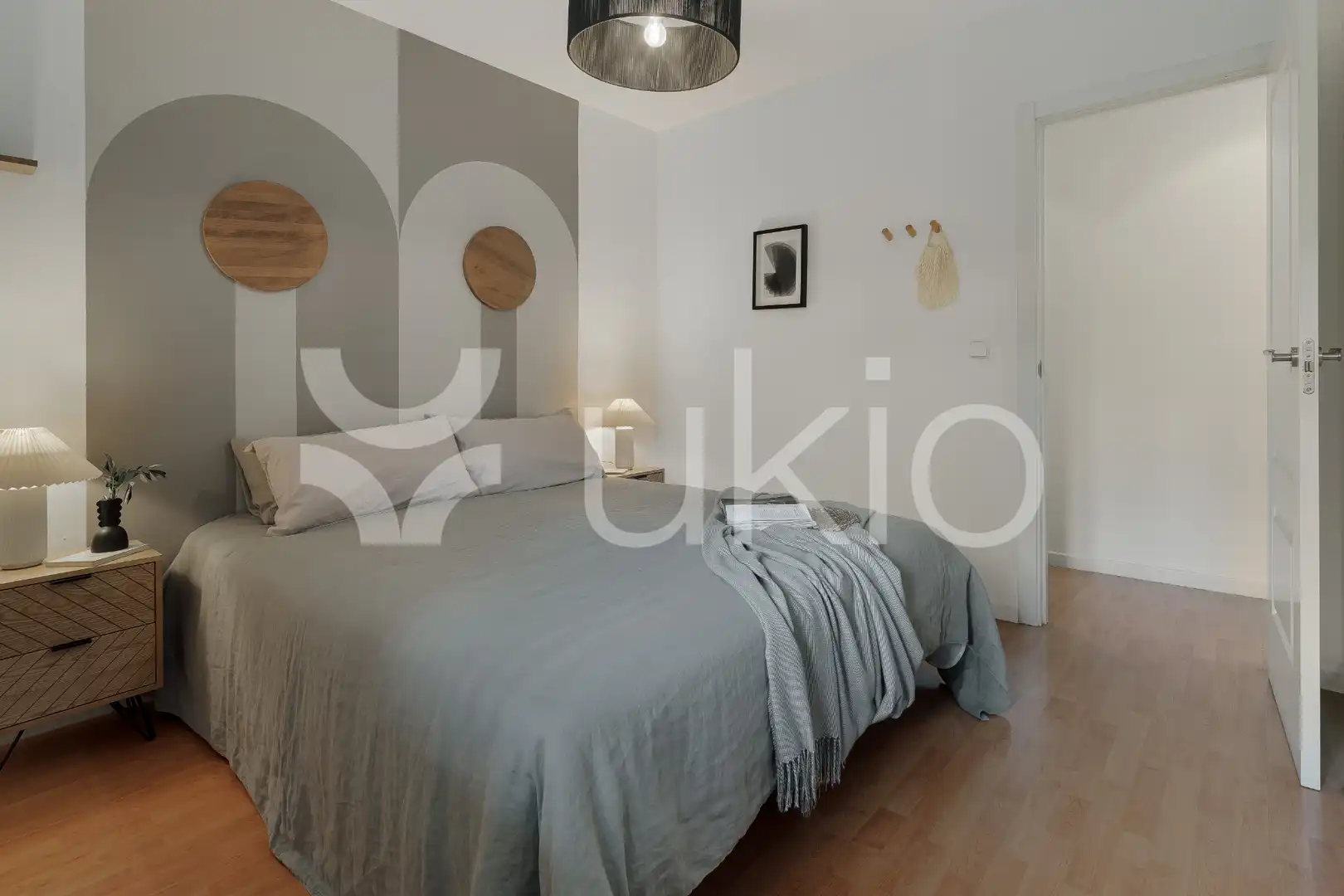 Dormitori de Apartament de lloguer en Madrid amb Aire condicionat, Calefacció i Terrassa