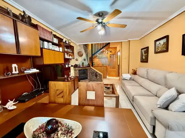 Wohnzimmer von Haus oder Chalet zum Verkauf in Villanueva de la Torre mit Klimaanlage, Heizung und Privatgarten