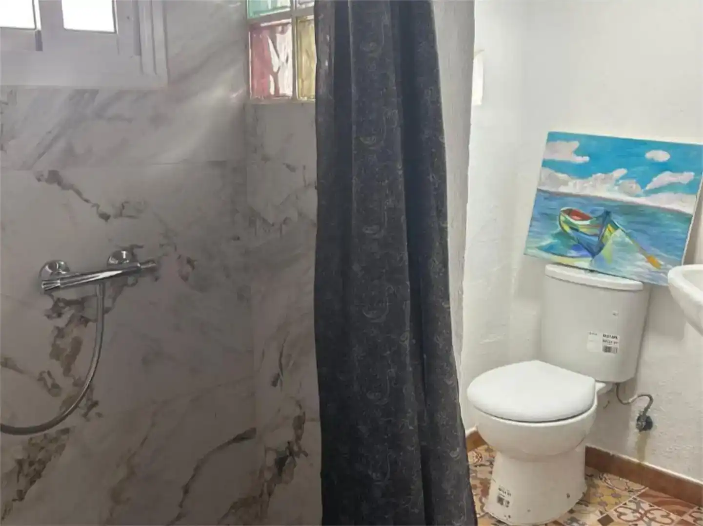 Baño de Estudio de alquiler en Tarifa con Aire acondicionado, Jardín privado y Amueblado