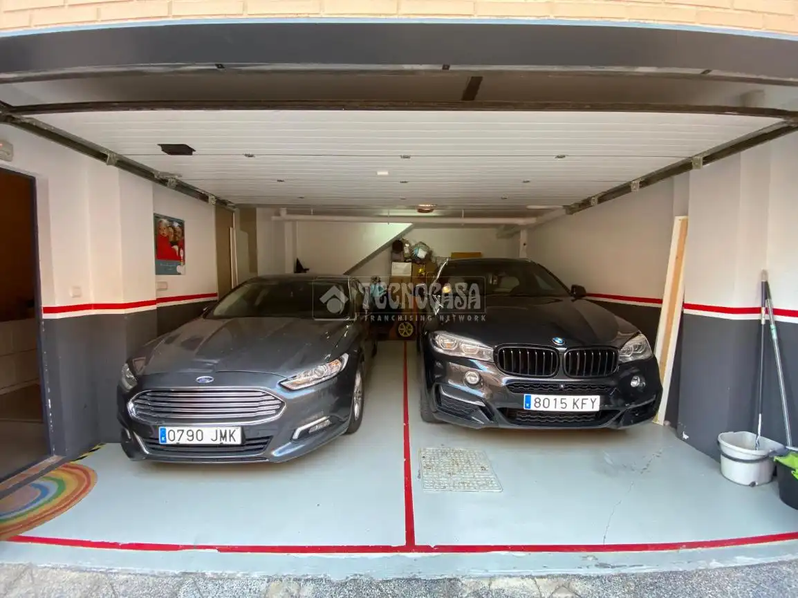 Parking de Casa adosada en venta en Cuarte de Huerva con Aire acondicionado y Calefacción