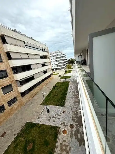 Vista exterior de Pis en venda en Marbella amb Aire condicionat, Terrassa i Moblat