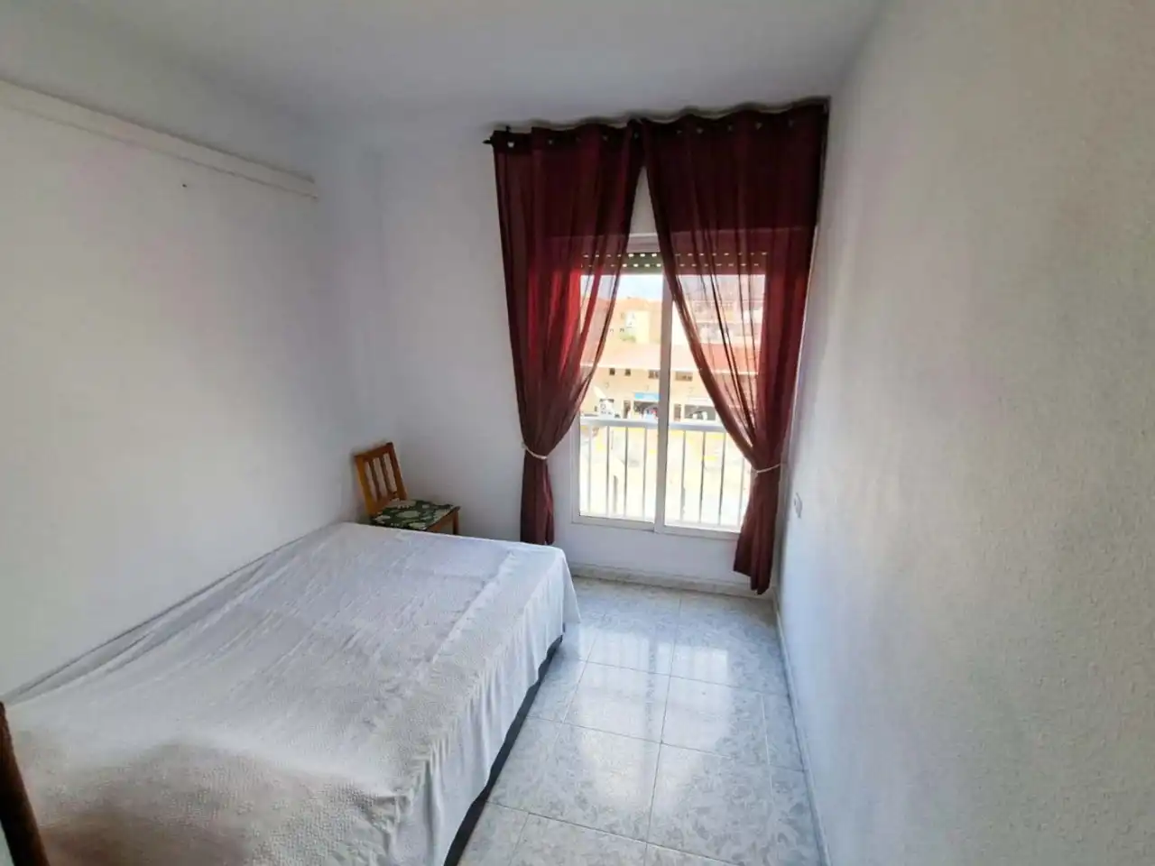 Habitación de Apartamento en venta en Torrevieja con Aire acondicionado, Calefacción y Terraza