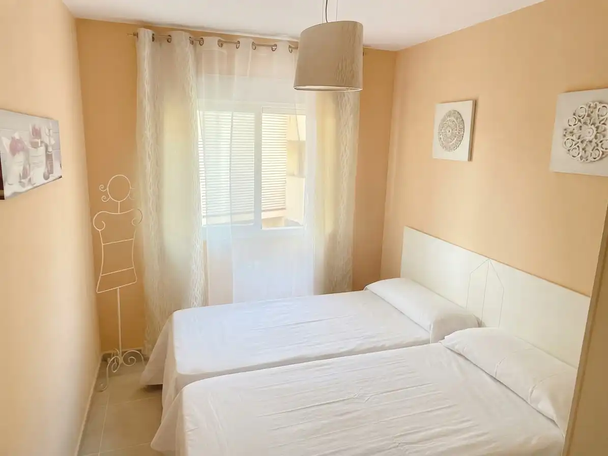 Habitación de Piso en venta en Torrox con Terraza, Amueblado y Piscina comunitaria