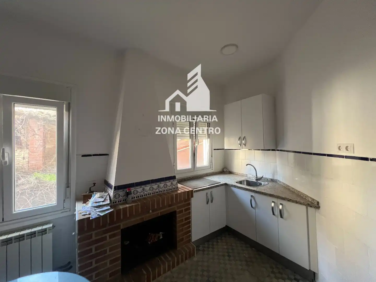 Vista exterior de Casa adosada en venta en Sahagún con Calefacción y Amueblado
