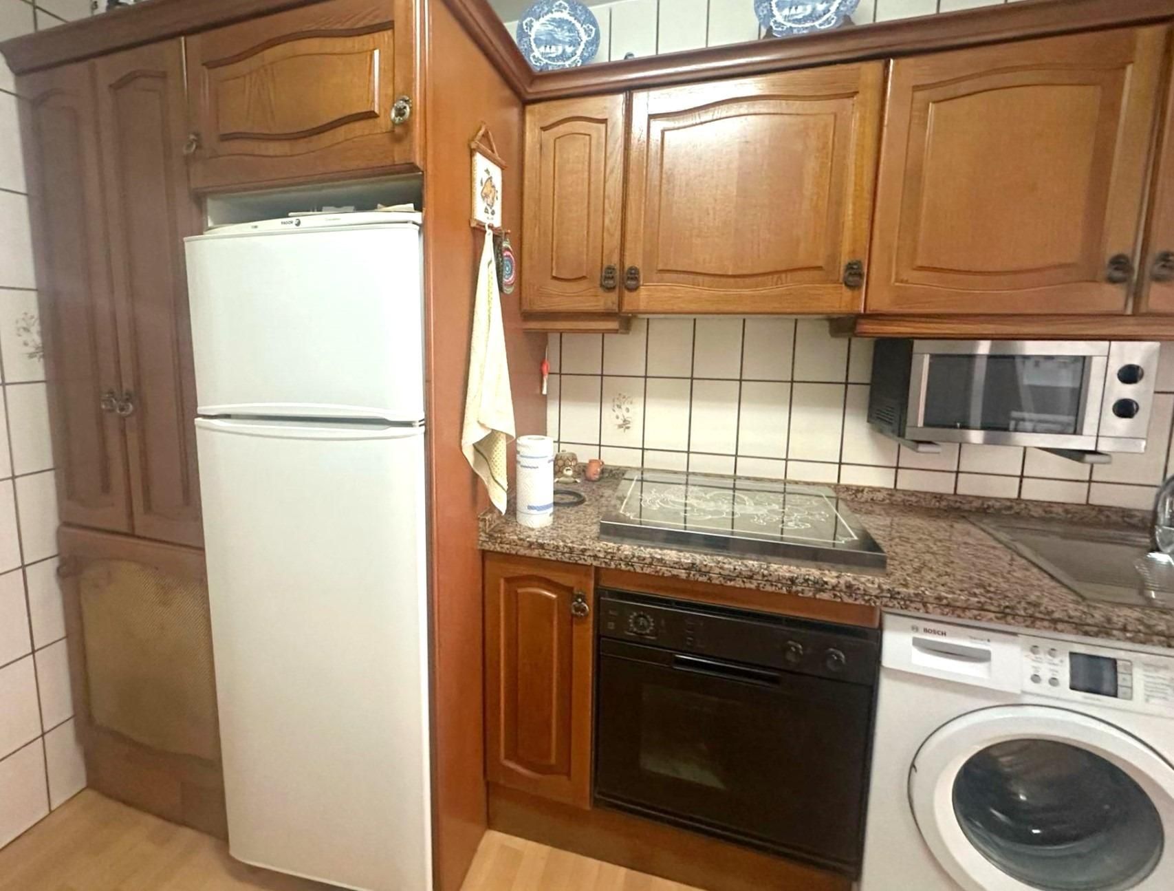 Cuina de Apartament en venda en León Capital  amb Calefacció, Terrassa i Traster
