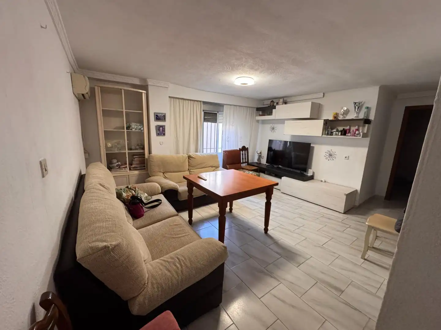 Sala de estar de Piso en venta en San Juan de Aznalfarache con Aire acondicionado