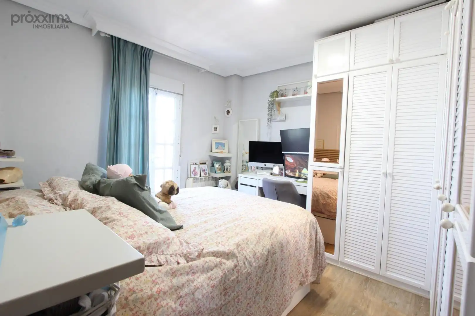 Bedroom of Flat for sale in Sevilla  with Air Conditioner and Balcony