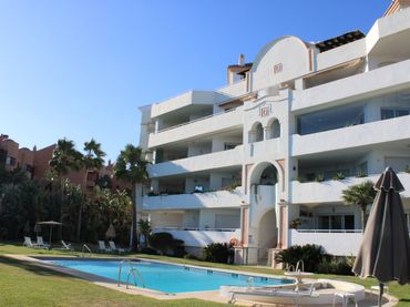Pis amb piscina en venda a Nueva Andalucía
