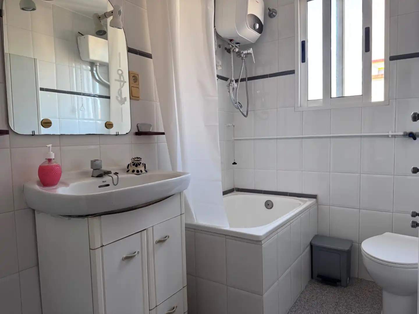 Baño de Piso en venta en Castellón de la Plana / Castelló de la Plana con Jardín privado, Amueblado y Balcón