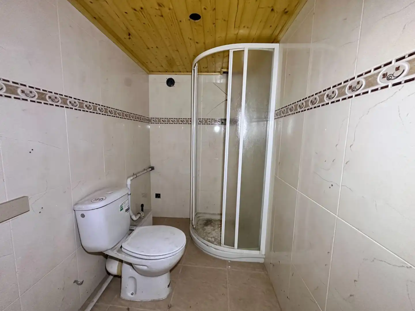 Badezimmer von Einfamilien-Reihenhaus zum Verkauf in Berga