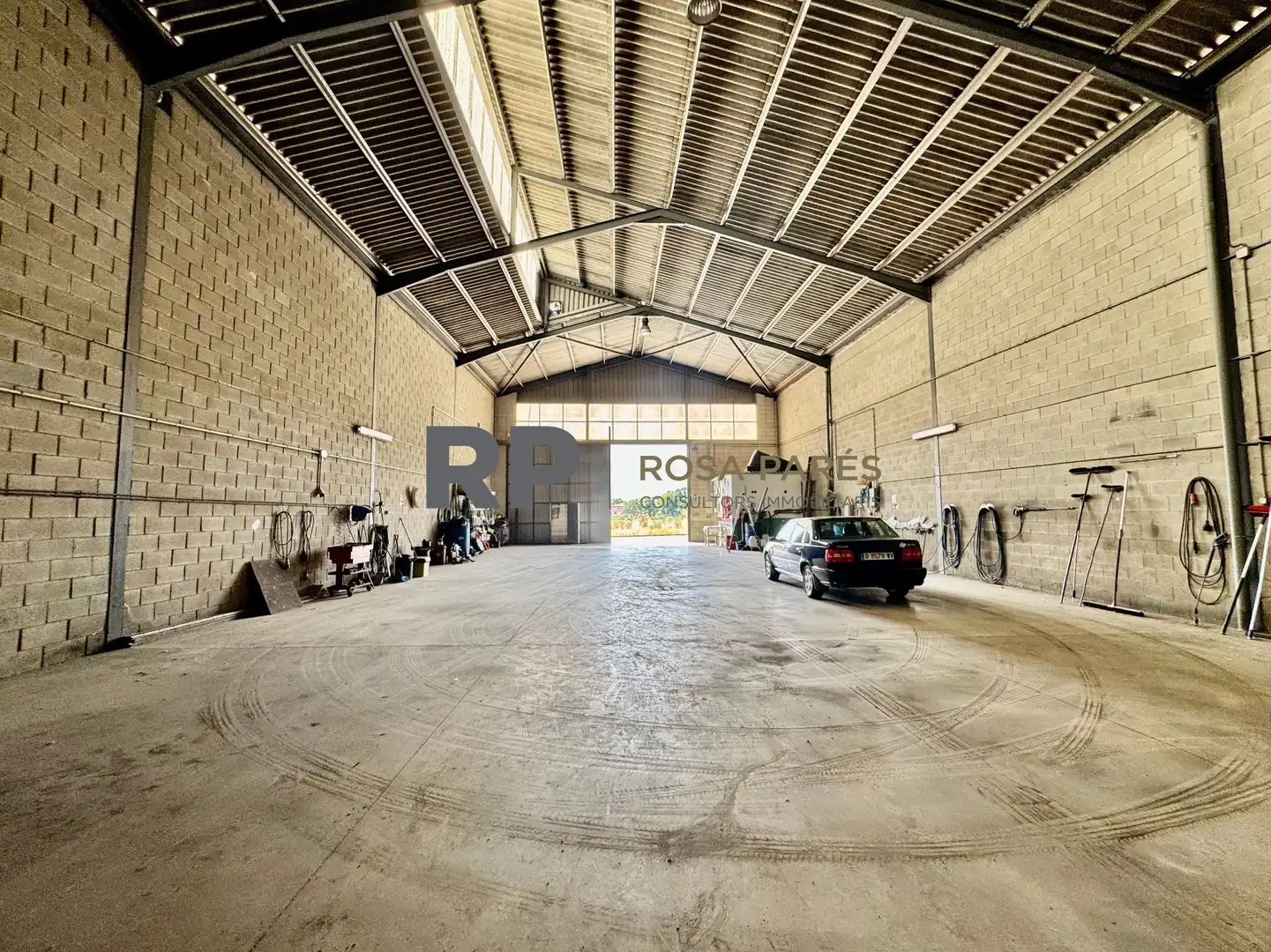Vista exterior de Nave industrial en venta en Tona