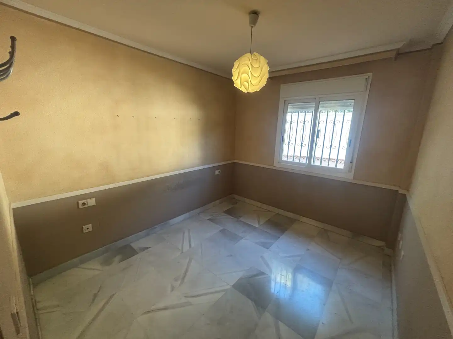 Bedroom of Ground floor for sale in Marbella  with Air Conditioner, Private garden and Terrace